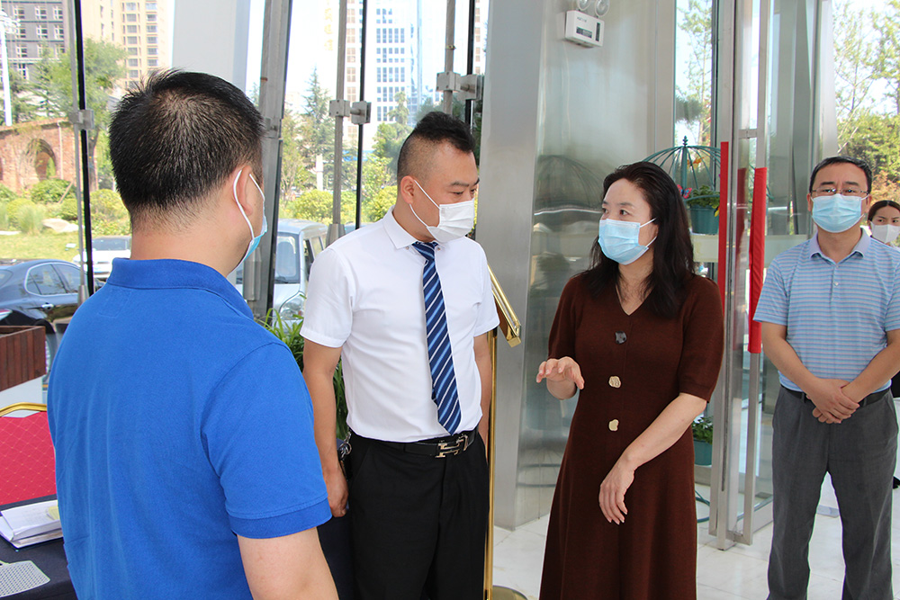 新闻中心 图片新闻  8月7日,市委常委,副市长刘丽先后到新区长丰市场