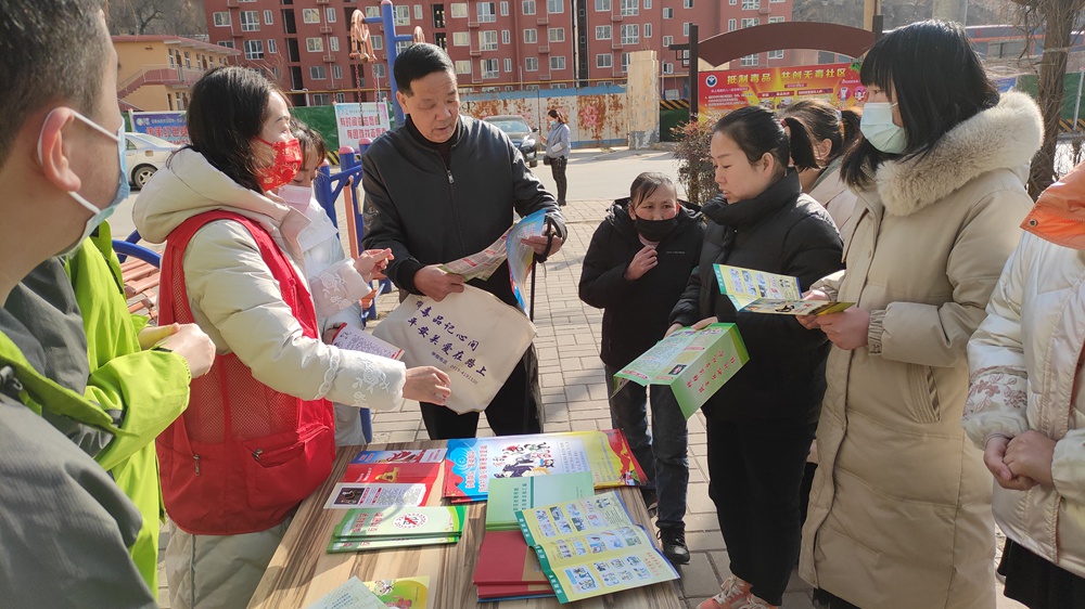 新时代文明实践站开展反邪教扫黑除恶教育宣传活动
