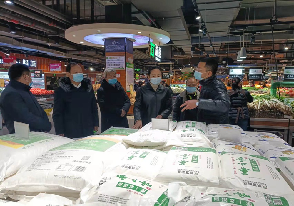 先后来到新区麦谷鲜生市级蔬菜储备点,麦谷鲜生超市大耀城店,长丰市场
